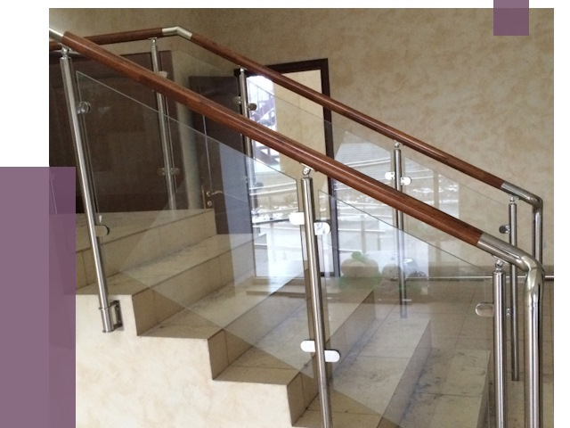 Комбинированные перила из металла и дерева в Щёлкове