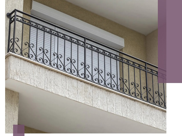 Балконные ограждения из металла и стекла в Щёлкове для домов