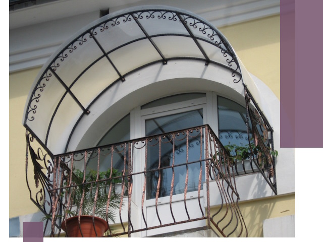 Козырьки над балконом в Щёлкове — изготовление и монтаж